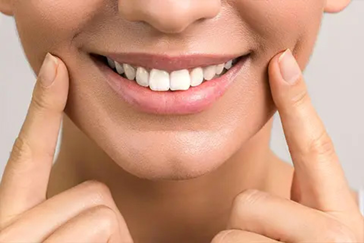 clip-on-veneers-perfect-if-have-missing-teeth.jpg
